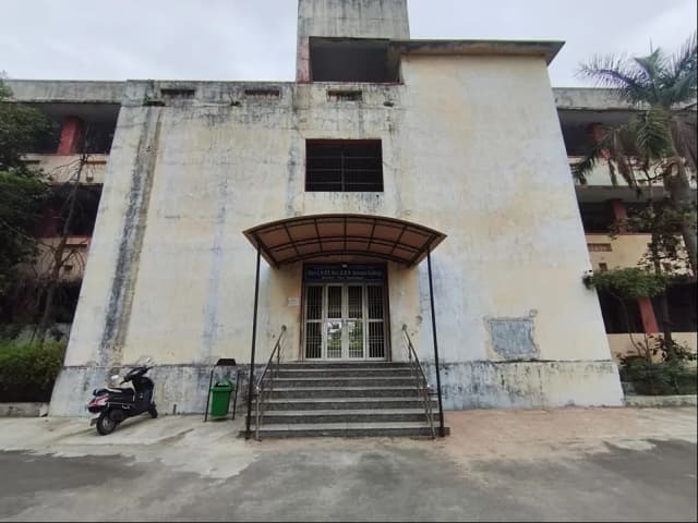 Shri C.N.P.F. Arts & D.N. Science College gallery image