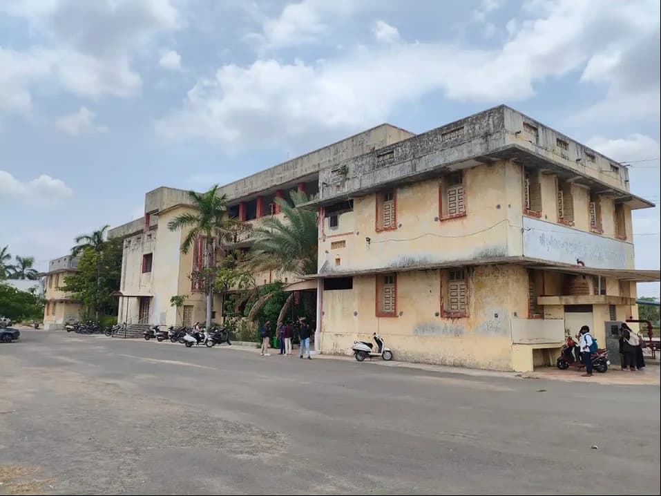 Shri C.N.P.F. Arts & D.N. Science College Dabhoi