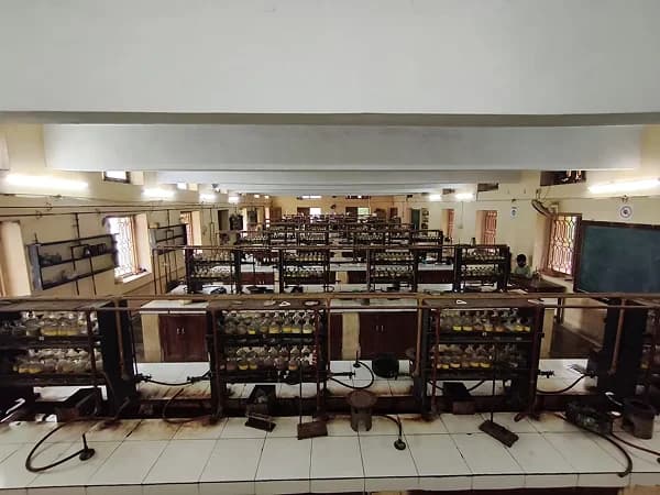 Main Organic Chemistry Lab Facility