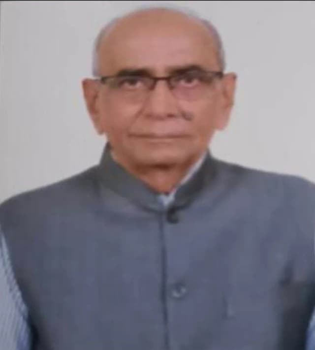 Photo of Shri Thakorbhai K. Patel, Secretary of Vadodara Jilla Kelavani Mandal (VJKM)