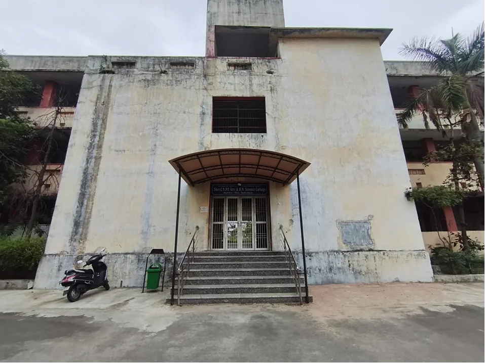 Shri C.N.P.F. Arts & D.N. Science College campus