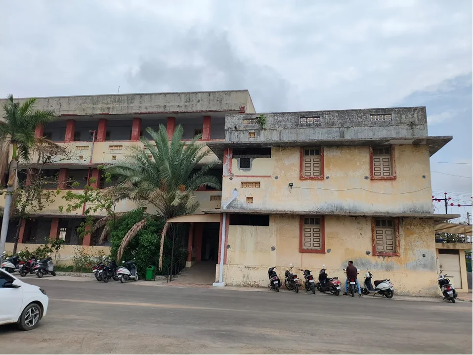 Shri C.N.P.F. Arts & D.N. Science College gallery image