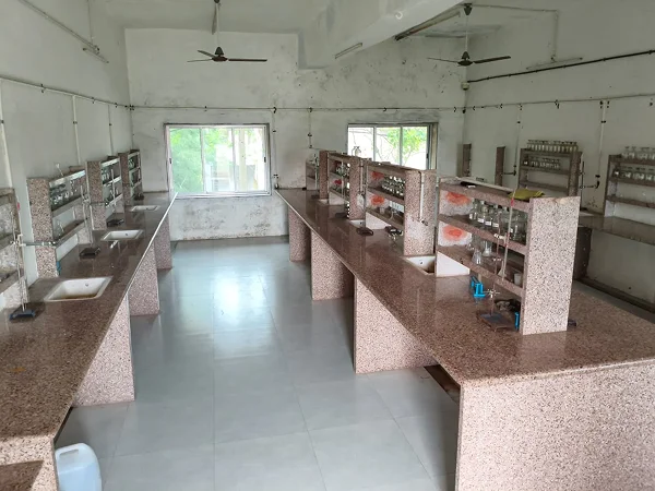ઉચ્ચતર માધ્યમિક કેમિસ્ટ્રી લેબ facility image