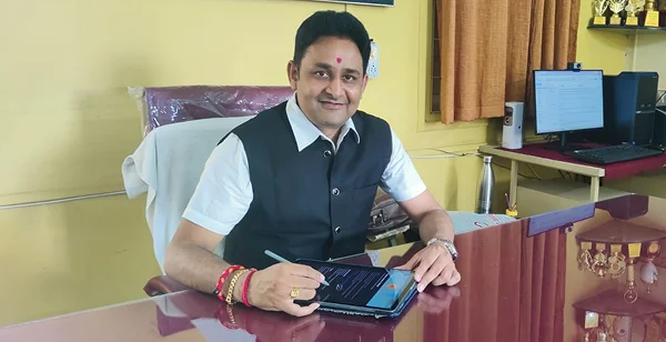 Shri C.N.P.F. Arts & D.N. Science College Principal's Photo